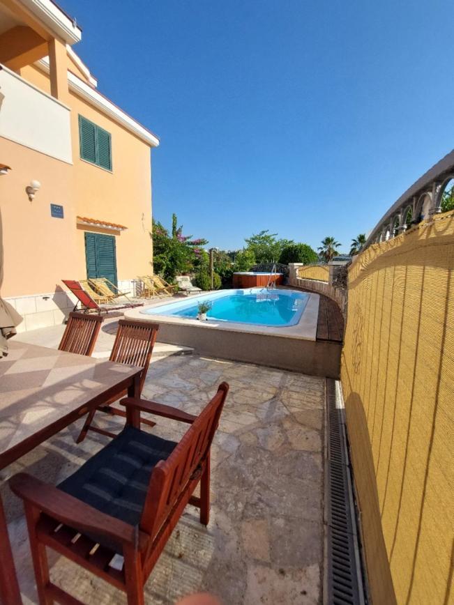 Apartments Maris Vranjic Экстерьер фото